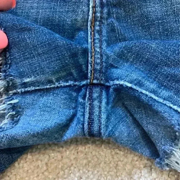 Levi’s jean shorts in size 16R - Picture 2 of 5